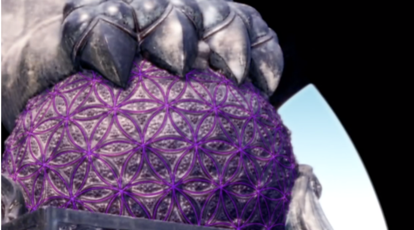 Esfera de la Flor de la Vida bajo la garra del guardián