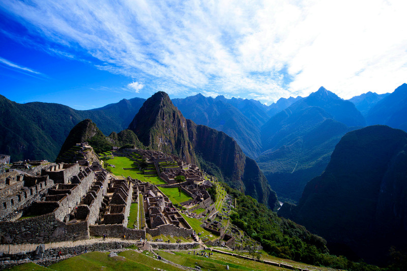 Machu Picchu al amanecer en los Andes