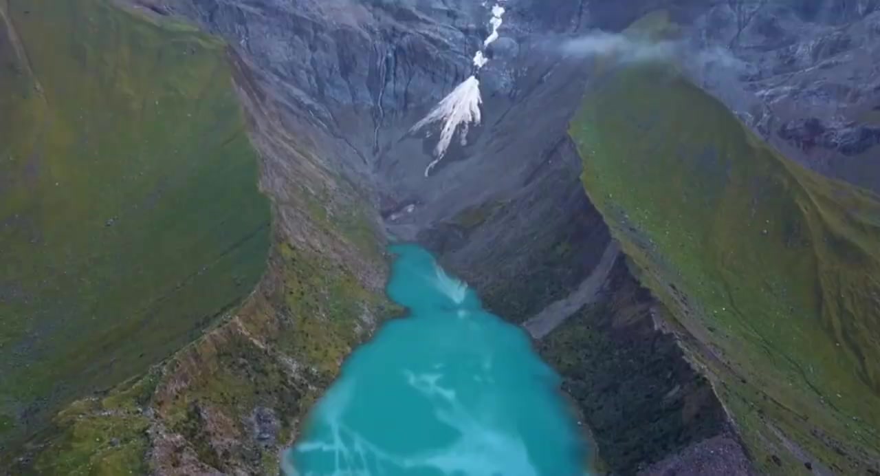Laguna en los Andes