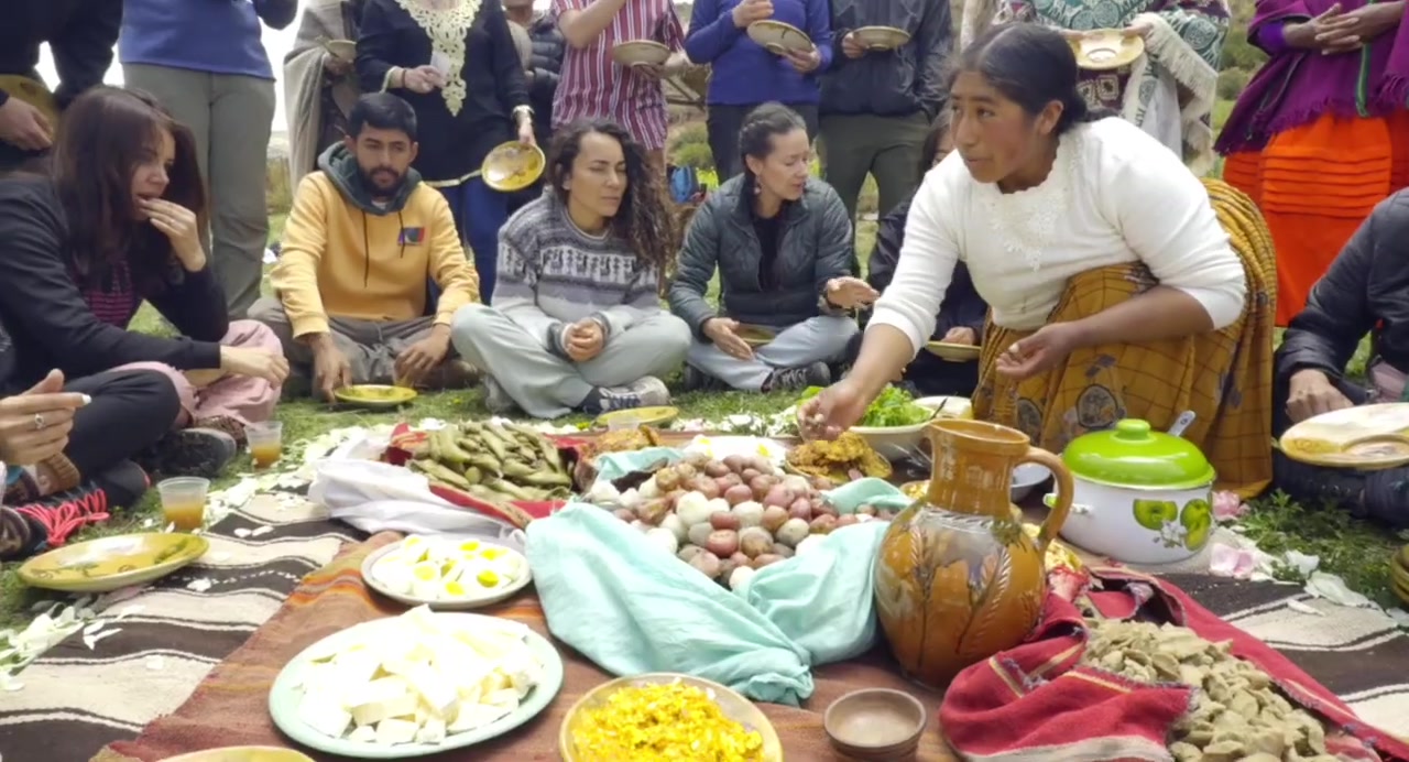Mesa andina con la comunidad